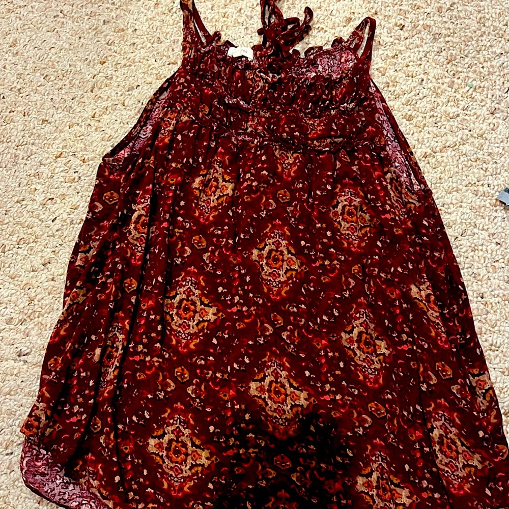 Maurice’s maroon tank top.